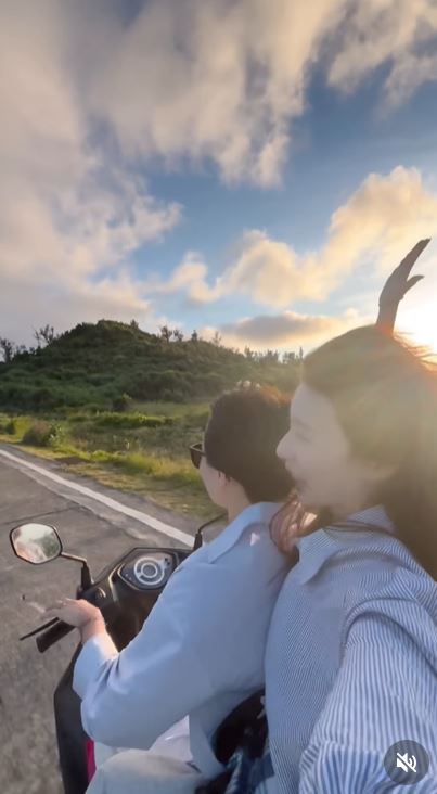 黃琳媛影片被網友指出，與友人兩人騎車沒戴安全帽。（圖／翻攝自IG）