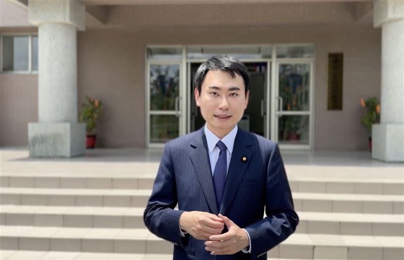 立法院外交及國防委員會今日赴陸軍白河內角營區「無人系統訓練指揮部」實地考察，陳冠廷表示，此行目的在於了解國軍無人載具訓練、作戰運用、指管整合及未來建軍需求（圖／陳冠廷辦公室提供）