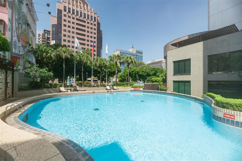 采．寓halo house推出超值住宿選擇，旅客入住期間可跨館使用長榮桂冠酒店(台中)露天游泳池、兒童海底笑笑屋及電玩室等五大項設施。（圖／采．寓halo house提供）