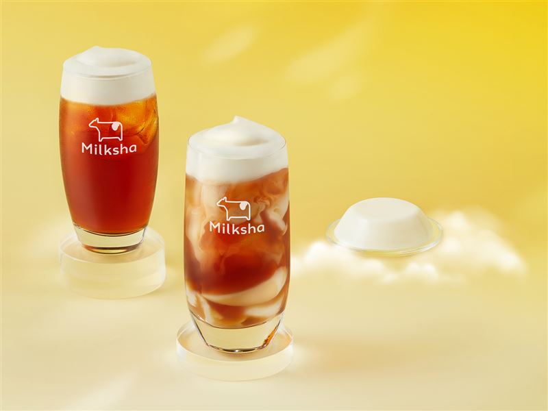 迷客夏攜手beard papa’s，7月1日推出「香草雲朵季」限定飲品。（圖／品牌業者提供）