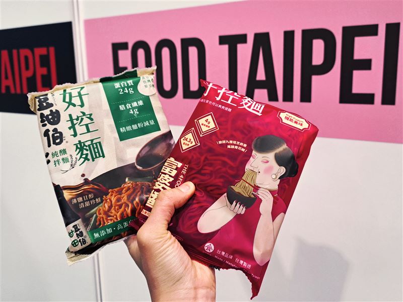 日日好食2款新品亮相台北國際食品展，分別與豆油伯和4Foodie聯名。（圖／品牌業者提供）