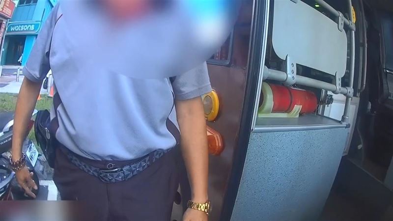 吳姓司機向警方說明事發過程。（圖／翻攝畫面）
