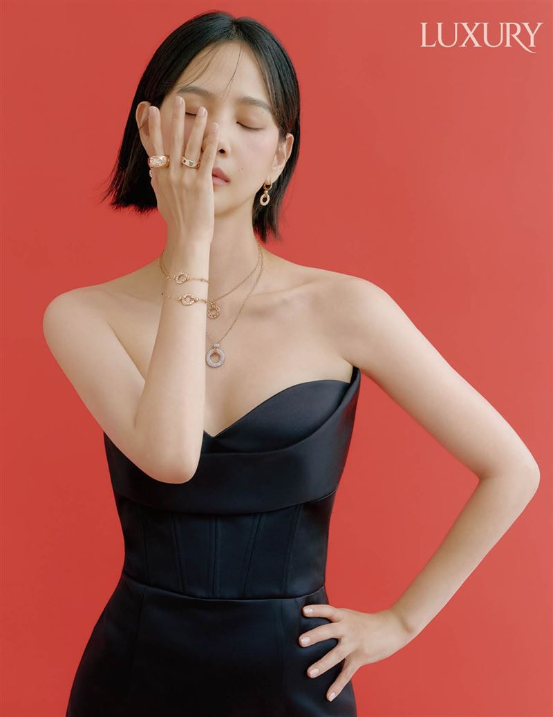 尹昇娥公開時尚雜誌《LUXURY》7月號封面及畫報。（圖／翻攝自IG @doflwl）