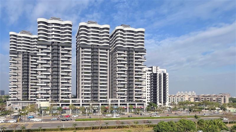 房市低潮衝擊，房價高點震盪，高雄房市科技三雄楠梓、仁武與橋頭，今年1~4月漲跌互見，橋頭是唯一維持正成長的行政區。（圖／中信房屋提供）