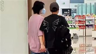 王菲接謝霆鋒下班甜炸！網歪樓虧天王這事