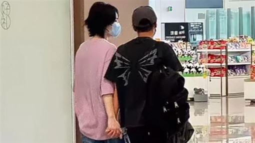 王菲接謝霆鋒下班甜炸！網歪樓虧天王這事