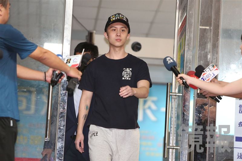 孫安佐離開法院說的第一句話。（圖／鏡報）