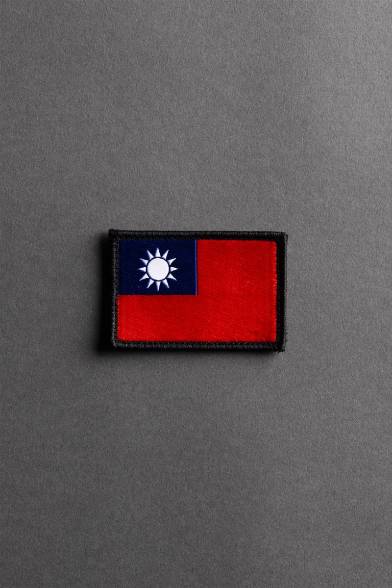 美國矽谷軍工巨頭Palantir宣布將推出「台灣國旗臂章」，引發社群熱議。（圖／翻攝自X平台 @eliano）