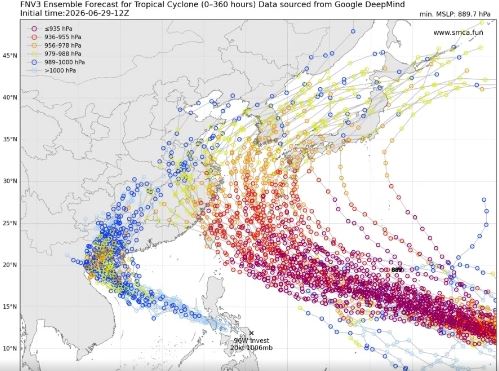 熱帶擾動96W及熱帶擾動95W，預估在近日都有增強為熱帶性低氣壓機會。（圖／翻攝自天氣風險 WeatherRisk 臉書）