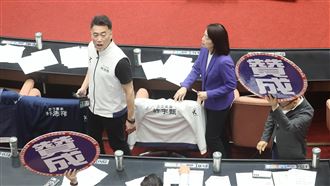 無人機照出　藍對美一套、對台一套現形記