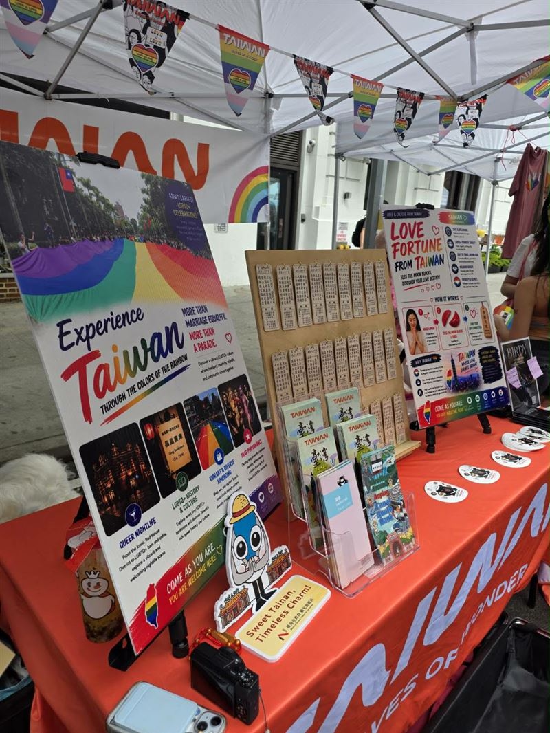 交通部觀光署駐紐約辦事處也同步於彩虹驕傲節市集（PrideFest）設置台灣觀光推廣攤位。（圖／Taiwan Pride NYC提供）
