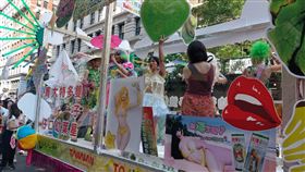 臺灣花車結合霓虹燈、街頭招牌與電子音樂、充滿濃厚臺灣味。（圖／Taiwan Pride NYC提供） 