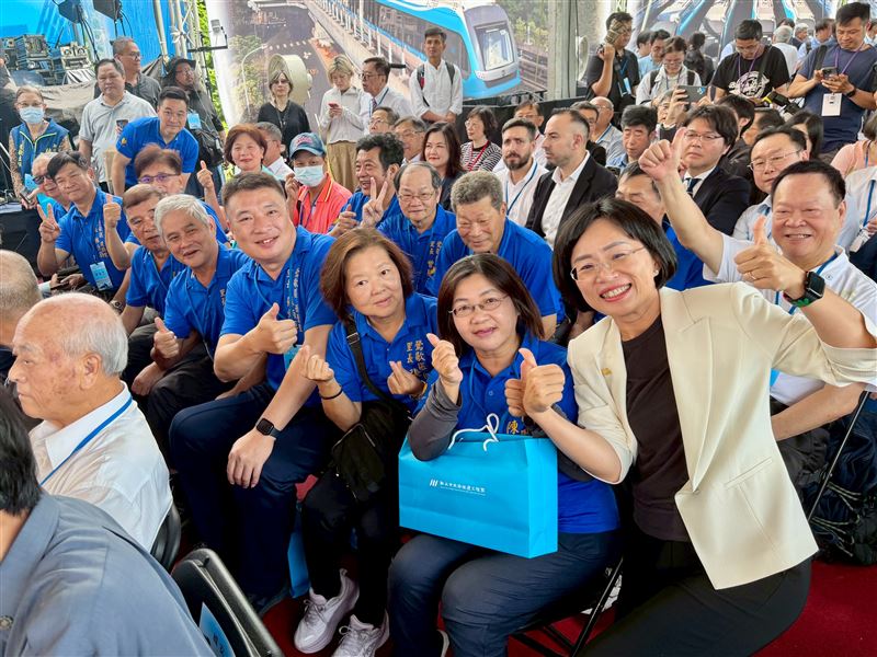 新北捷運三鶯線今（30）日正式通車試營運，民進黨新北市長參選人、立委蘇巧慧出席。（圖／蘇巧慧競辦提供）