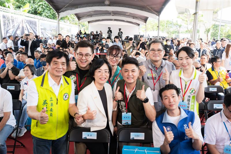 新北捷運三鶯線今（30）日正式通車試營運，民進黨新北市長參選人、立委蘇巧慧出席。（圖／蘇巧慧競辦提供）