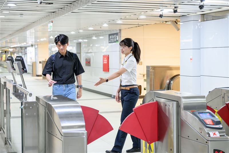 該通道位於月台第10車停靠位置附近，自由座旅客下車後，可直接經由新通道前往B1東出口（圖／高鐵提供）