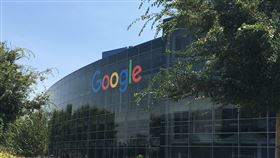 Google母公司Alphabet加入道瓊首日大漲近5%慶祝，但外界潑冷水，直言AI算力瓶頸、人才外流與中國平價模型的挑戰，讓其龐大的AI資本支出反倒成了隱憂。（圖／翻攝自Wikipedia網站） 