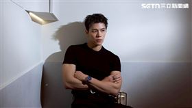 新加坡藝人容啟航來台宣傳接受專訪，分享出道甘苦。（圖／記者鄭孟晃攝影）