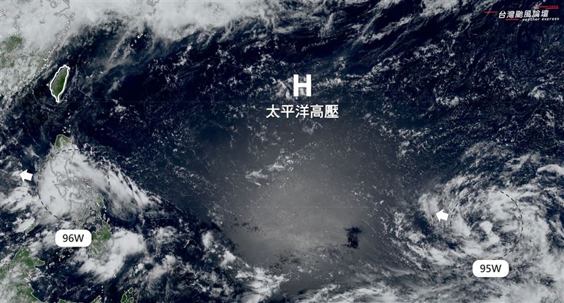目前海面上有兩個熱帶擾動。（圖／台灣颱風論壇｜天氣特急）