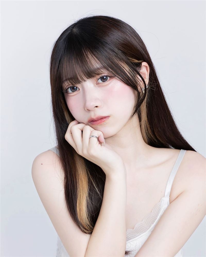 日本寫真女星兼網紅三野宮鈴。（圖／翻攝自IG @suzuchan.1）