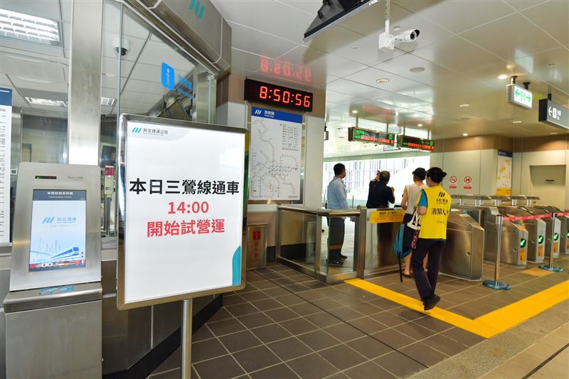 行政院長卓榮泰今（30）日出席「捷運三鶯線通車典禮」。（圖／行政院提供）