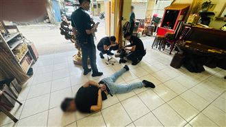 淡水鄭捷持槍討醫藥費！遭警大外割制伏