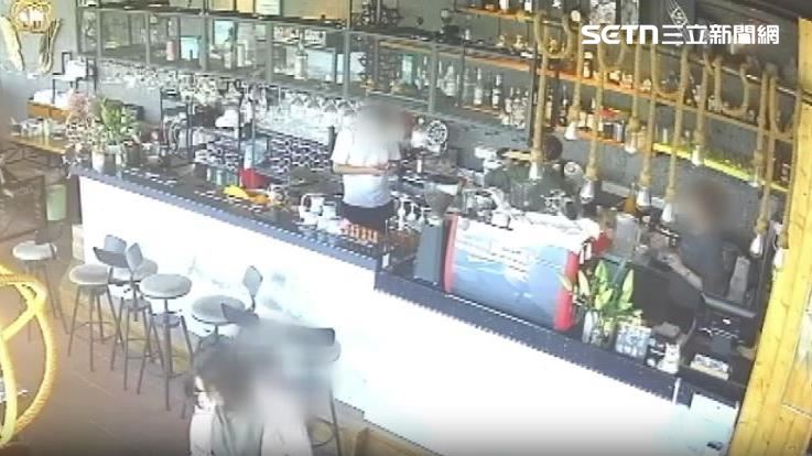 經營業者懷疑是房東以及她的男員工和另一位陌生男子趁著外出時未經允許闖入露營區