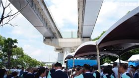 搶先體驗！直擊新北捷運三鶯線車廂 路線 鶯歌車站 列車進站 扶手 手抓桿 捷運站入口（圖／記者張宣恩攝影）