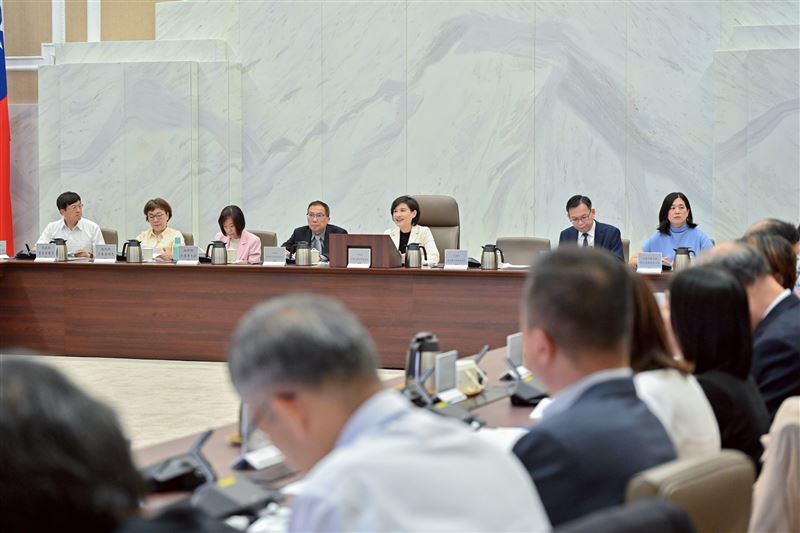 行政院副院長鄭麗君今（30）日主持「行政院觀光產業振興諮詢會議」第5次會議。（圖／行政院提供）