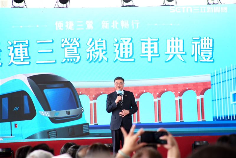 行政院長卓榮泰在致詞時提到「昨天才接到邀請」的插曲，儘管新北市府說明是按標準流程邀請中央，但此舉不免讓外界聯想到近期中央與地方在重大建設通車活動上的邀請風波，顯示出雙方在行政協調上的微妙心結。（圖／記者張宣恩攝影）
