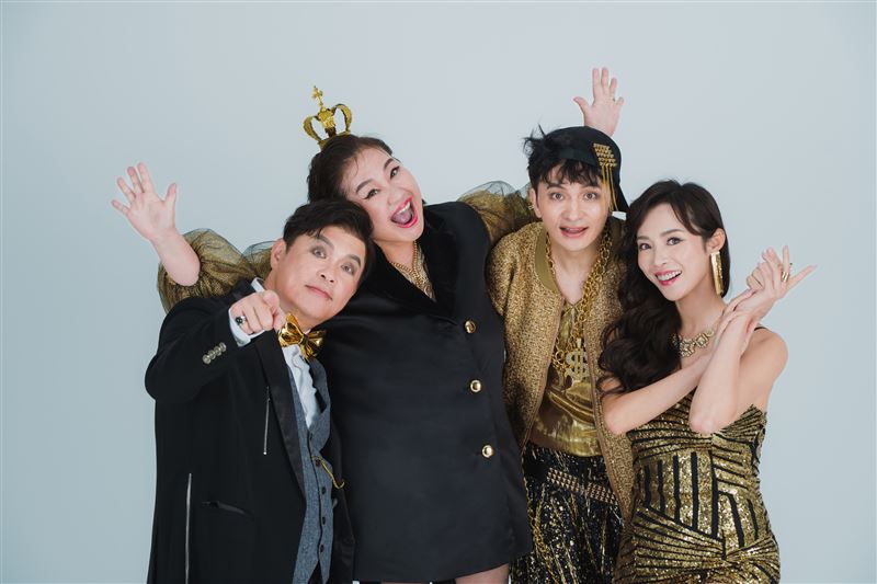 （左起）曾國城、鍾欣凌、唐從聖、康茵茵攜手挑戰即興舞台。（圖／英雄會文創提供）