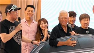 挺中華演藝人高爾夫協會　胡瓜公益送暖