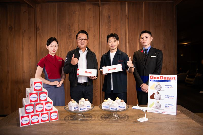 華航服務從心升級，精選卡士達、巧克力及開心果三款經典口味 GooDonut 甜甜圈，獨家快閃桃機貴賓室專屬區，為期兩周每日限量供應。（圖／中華航空提供）