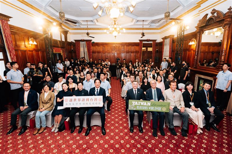 由楊双子執筆、金翎英譯的《臺灣漫遊錄》榮獲2026英國國際布克獎殊榮，文化部及文化總會今（30）日於臺北賓館主辦「讓世界讀到台灣─台灣文學外譯的花開時節」聯合茶敘（圖／文化部、文化總會提供）