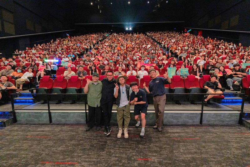 迪拉（左起）、導演沈可尚、呱吉、台通 何ㄟ、逞誠出席放映會。(圖／《寰宇龍虎豹》提供)