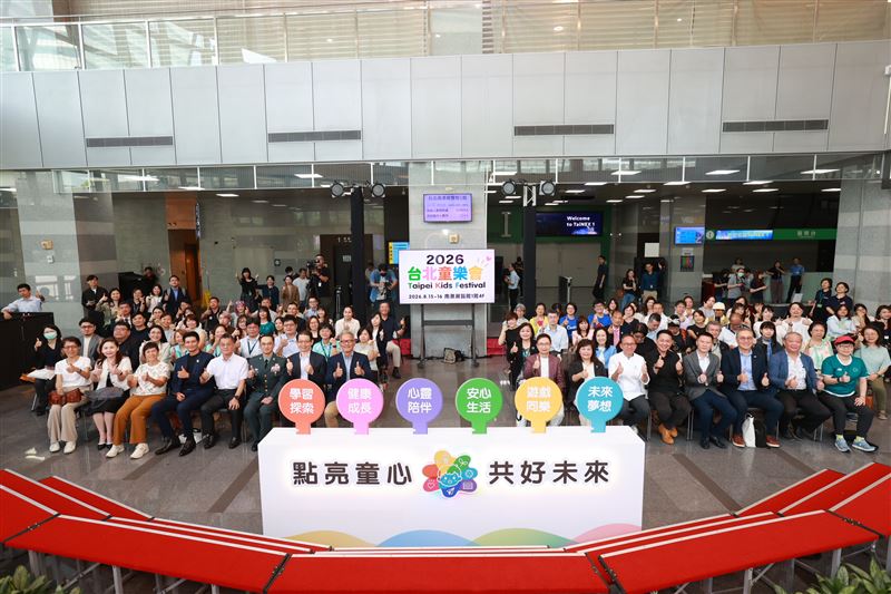 外貿協會攜手安得烈慈善協會，8月將於南港展覽館舉辦「2026台北童樂會」。現場不僅打造1,200攤夏日盛會，更結合會展界認購1,659個食物箱。透過AI互動與職人體驗，企業大老齊獻愛心，用國家級資源為弱勢童翻轉未來。（圖／外貿協會提供）