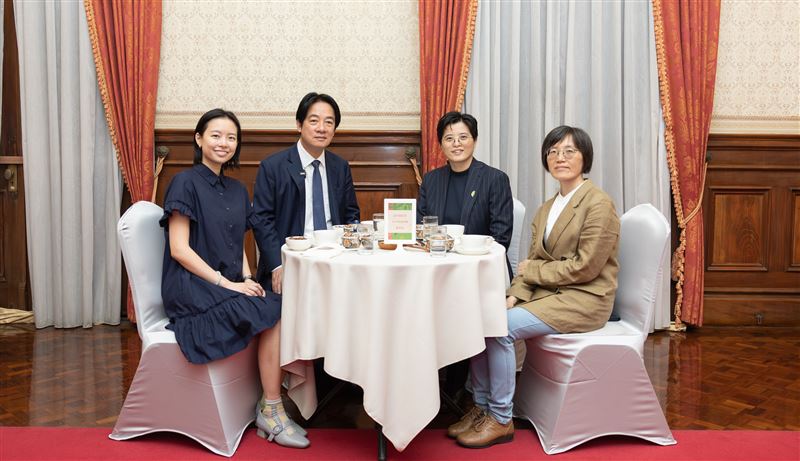 賴清德出席「讓世界讀到臺灣—臺灣文學外譯的花開時節」時表示,有楊双子和金翎這樣的作家與譯者,身為台灣人都感到幸運(圖/總統府提供)
