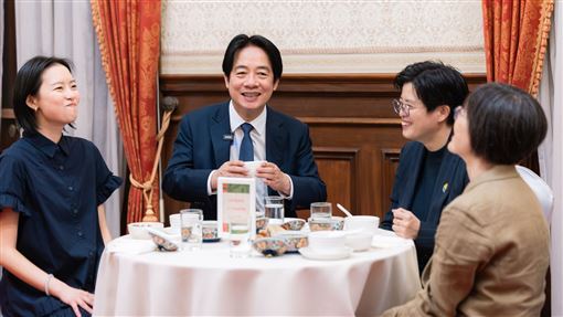 楊双子解漫遊錄　總統：讓世界看台灣故事