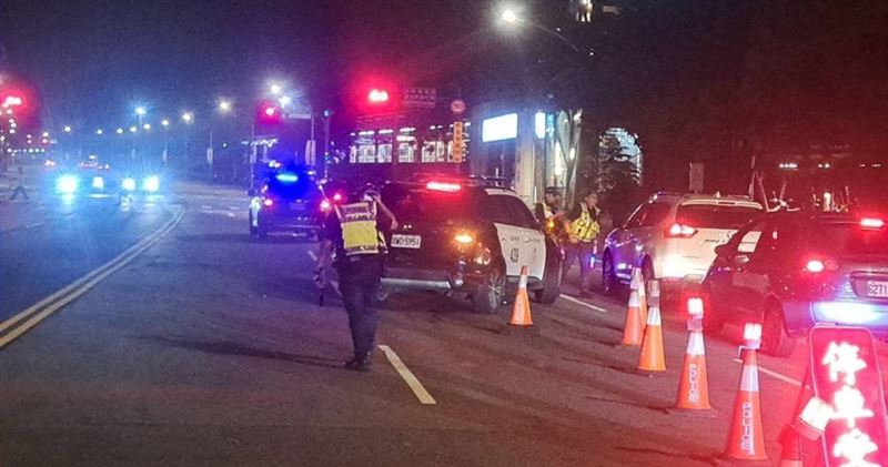 新北警方29日出動618名警力查緝,一夜間就抓到53件毒酒駕。(圖/翻攝畫面)