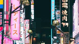一名女網友分享，每次到日本旅遊手臂都會被購物袋勒出深深紅痕，笑稱這就是旅日限定的「買疹」。（示意圖／翻攝自Pixabay）
