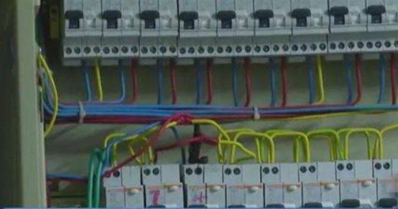 中國大陸山東省濟南市1處社區近日傳出離譜用電糾紛。（圖／翻攝自山東廣播電視台）
