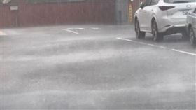 暴雨襲彰化! 水淹半輪胎高　機車拋錨大停電