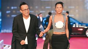 Vicky（右）曾是黃大煒（左）的親密愛人及事業夥伴，但如今已不復存在。（東方IC）