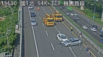 新／國1北上3車連環撞「打橫」停車道