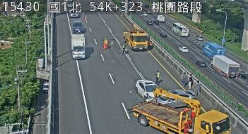 國道1號北上54.3公里處發生連環撞事故。（圖／翻攝自網路）