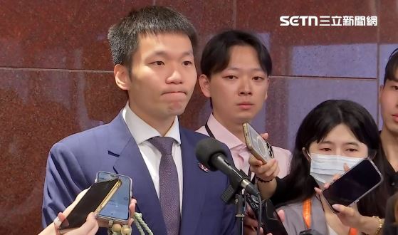 運動部長李洋立法院受訪,對於傳出想請辭,他表示自己也蠻錯愕,自己想要繼續做(圖/翻攝畫面)