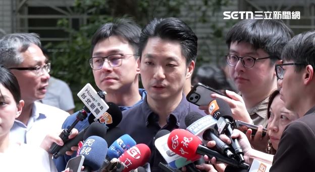 台北市長蔣萬安訪視富台社區增設電梯前受訪(圖/翻攝畫面)