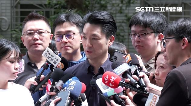 台北市長蔣萬安訪視富台社區增設電梯前受訪（圖／翻攝畫面）