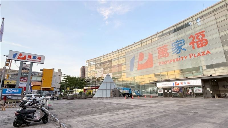 命理師分析，家樂福改名萬家福，後續業績會提升。(圖／萬家福提供）