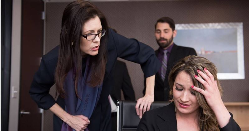 偷竊被資遣！同事竟一路送別　女CEO傻眼