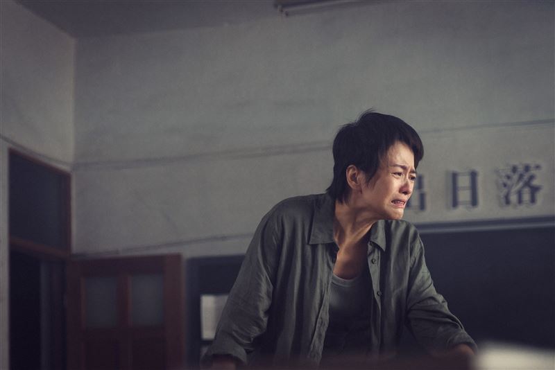香港女神梁詠琪首度接演台劇,展現遊走於瘋狂邊緣的窒息式母愛。(圖/奇蹟映畫所提供)